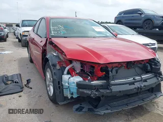 2025 Toyota Camry LE z VIN 4T1DAACK9SU063784, wystawiony jako IAAI lot #41926204 z przebiegiem 12 995 mil mil oraz . Historia ofert i sprzedaży dostępna na DreamBid. Obrazek 1.