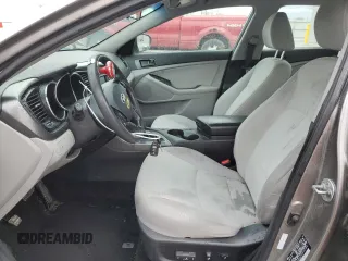 2013 Kia Optima LX z VIN 5XXGM4A70DG251868, wystawiony jako Copart lot #52921925 z przebiegiem 114 318 mil mil oraz Szkody całkowita. Historia ofert i sprzedaży dostępna na DreamBid. Obrazek 7.