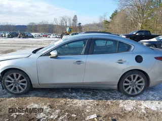 2019 Mazda 3 w/Select with VIN 3MZBPAAL4KM109139, listed as a IAAI auction lot 41421281 with 105,954 mi miles. Bid and sale history available at carsss.com. Image 14.