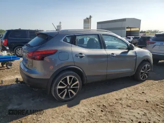 2017 Nissan Rogue SV with VIN JN1BJ1CR5HW135847, listed as a Copart auction lot 59091395 with 75,509 mi miles and Salvage title. Bid and sale history available at DreamBid. Image 3.