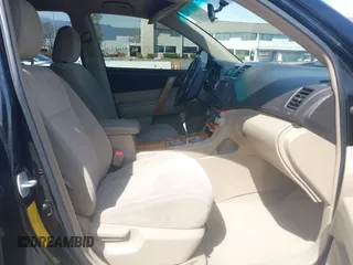 2009 Toyota Highlander Hybrid with VIN JTEEW41A592026819, listed as a IAAI auction lot 41837703 with 216,588 mi miles. Bid and sale history available at carsss.com. Image 5.