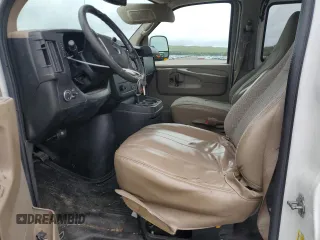 2011 GMC Savana z VIN 1GTS7AF43B1144482, wystawiony jako Copart lot #57389205 z przebiegiem 140 013 mil mil oraz Szkoda całkowita • Salvage title. Historia ofert i sprzedaży dostępna na DreamBid. Obrazek 7.