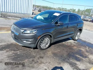 2019 Lincoln MKC Standard with VIN 5LMCJ1D92KUL08929, listed as a IAAI auction lot 41766946 with 90,171 mi miles. Bid and sale history available at carsss.com. Image 2.