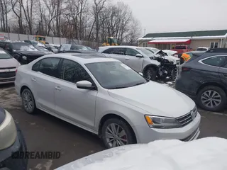 2015 Volkswagen Jetta SE z VIN 3VWD17AJ0FM303409, wystawiony jako IAAI lot #41270280 z przebiegiem 80 880 mil mil oraz . Historia ofert i sprzedaży dostępna na DreamBid. Obrazek 1.