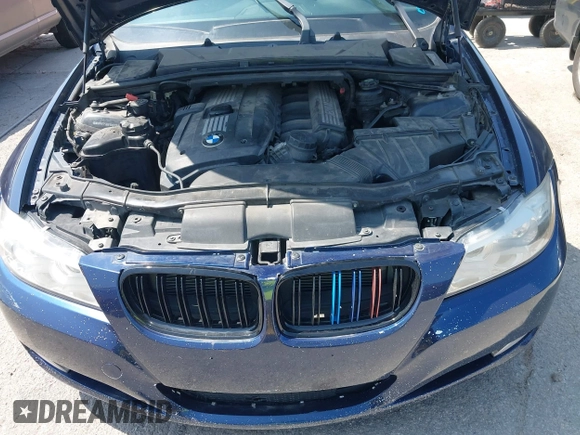 2011 BMW 3 Series 328i z VIN WBAPH7C56BE680769, wystawiony jako IAAI lot #42333900 z przebiegiem Nie podano mil oraz . Historia ofert i sprzedaży dostępna na DreamBid. Obrazek 10.