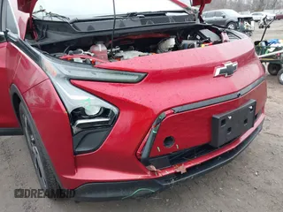 2023 Chevrolet Bolt EV 2LT z VIN 1G1FX6S08P4119657, wystawiony jako IAAI lot #41475032 z przebiegiem 27 504 mil mil oraz . Historia ofert i sprzedaży dostępna na DreamBid. Obrazek 6.