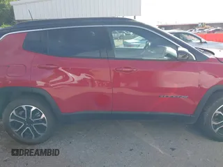 2024 Jeep Compass Limited z VIN 3C4NJDCN8RT595360, wystawiony jako IAAI lot #42323056 z przebiegiem 46 933 mil mil oraz . Historia ofert i sprzedaży dostępna na DreamBid. Obrazek 13.