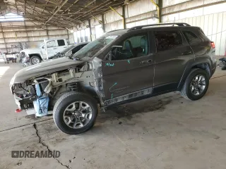 2019 Jeep Cherokee Trailhawk with VIN 1C4PJMBNXKD200682, listed as a Copart auction lot 43997395 with 61,022 mi miles and Salvage Title. Bid and sale history available at DreamBid. Image 1.