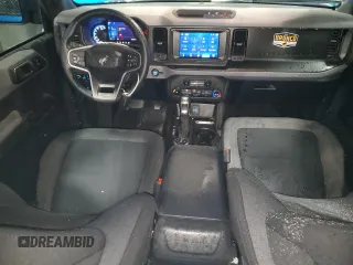 2023 Ford Bronco z VIN 1FMDE5BH0PLB56286, wystawiony jako Copart lot #57166655 z przebiegiem 45 216 mil mil oraz Szkoda całkowita • Salvage title. Historia ofert i sprzedaży dostępna na DreamBid. Obrazek 8.
