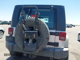 2008 Jeep Wrangler Unlimited X с VIN 1J4GA39198L547328, выставлен на аукционе IAAI как лот 42288915 с пробегом 175 015 миль миль и . История ставок и продаж доступна на DreamBid. Изображение 17.