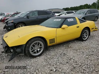 1992 Chevrolet Corvette z VIN 1G1YY23P6N5104138, wystawiony jako Copart lot #60667095 z przebiegiem 108 573 mil mil oraz Czysty tytuł • Clean title. Historia ofert i sprzedaży dostępna na DreamBid. Obrazek 1.