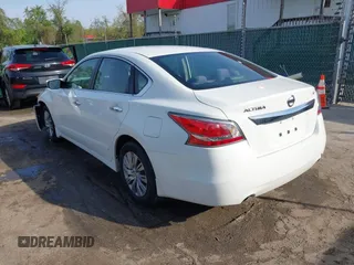2015 Nissan Altima S with VIN 1N4AL3AP4FN388442, listed as a IAAI auction lot 42107172 with 113,354 mi miles and . Bid and sale history available at carsss.com. Image 3.
