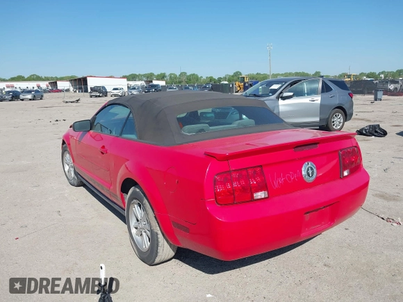 2008 Ford Mustang Deluxe with VIN 1ZVHT84NX85143404, listed as a IAAI auction lot 41977601 with 111,457 mi miles and . Bid and sale history available at carsss.com. Image 3.