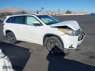 2016 Toyota Highlander XLE with VIN 5TDKKRFHXGS135675, listed as a IAAI auction lot 41728800 with 124,149 mi miles. Bid and sale history available at carsss.com. Image 1.
