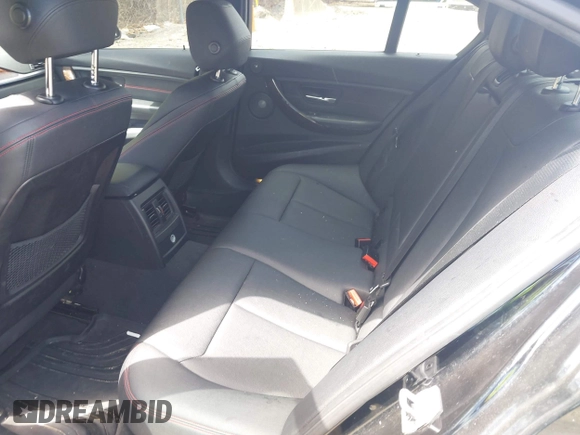 2015 BMW 3 Series 328i xDrive с VIN WBA3B5G55FNS18689, выставлен на аукционе IAAI как лот 42188139 с пробегом 90 612 миль миль и . История ставок и продаж доступна на DreamBid. Изображение 8.