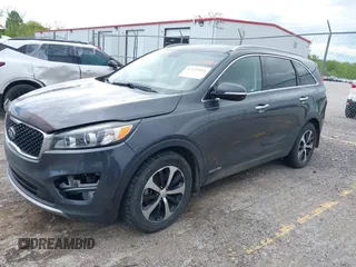 2016 Kia Sorento EX z VIN 5XYPHDA59GG159242, wystawiony jako IAAI lot #42223914 z przebiegiem 267 351 mil mil oraz . Historia ofert i sprzedaży dostępna na DreamBid. Obrazek 2.