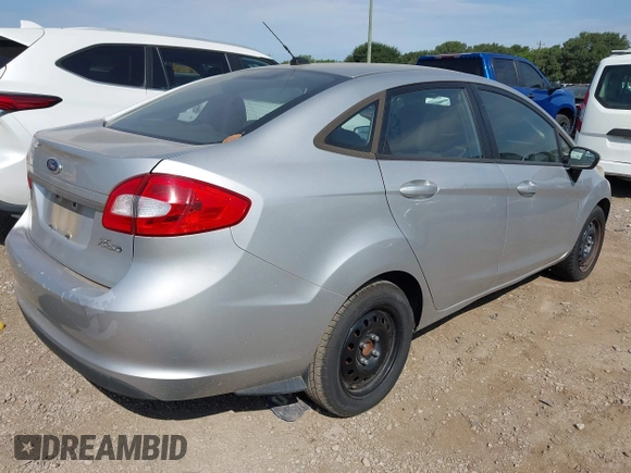 2011 Ford Fiesta SE z VIN 3FADP4BJXBM198683, wystawiony jako IAAI lot #42321736 z przebiegiem 138 674 mil mil oraz . Historia ofert i sprzedaży dostępna na DreamBid. Obrazek 4.