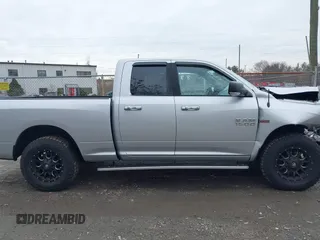 2015 Ram 1500 Big Horn z VIN 1C6RR7GT1FS537244, wystawiony jako IAAI lot #41283487 z przebiegiem 104 713 mil mil oraz . Historia ofert i sprzedaży dostępna na DreamBid. Obrazek 13.