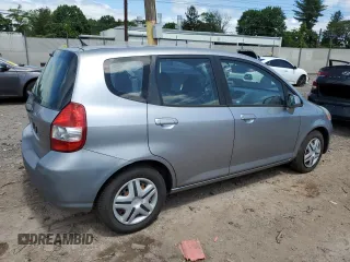 2007 Honda Fit с VIN JHMGD38457S043676, выставлен на аукционе Copart как лот 57217005 с пробегом 208 480 миль миль и Чистый • Clean title. История ставок и продаж доступна на DreamBid. Изображение 3.