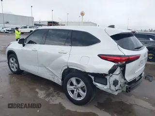 2022 Toyota Highlander LE z VIN 5TDBZRBH1NS216174, wystawiony jako IAAI lot #41903427 z przebiegiem 68 671 mil mil oraz . Historia ofert i sprzedaży dostępna na DreamBid. Obrazek 3.