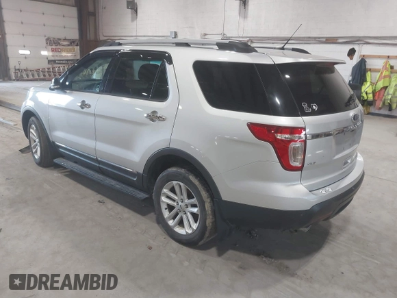 2015 Ford Explorer XLT z VIN 1FM5K8D81FGA50433, wystawiony jako IAAI lot #41846084 z przebiegiem 149 156 mil mil oraz . Historia ofert i sprzedaży dostępna na DreamBid. Obrazek 3.