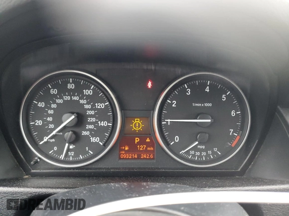 2014 BMW X1 xDrive28i z VIN WBAVL1C5XEVY22872, wystawiony jako Copart lot #54170135 z przebiegiem 93 214 mil mil oraz Czysty tytuł • Clean title. Historia ofert i sprzedaży dostępna na DreamBid. Obrazek 9.