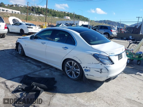 2017 Mercedes-Benz C 350e with VIN 55SWF4HB9HU223865, listed as a IAAI auction lot 38710421 with Not Provided miles and . Bid and sale history available at DreamBid. Image 3.
