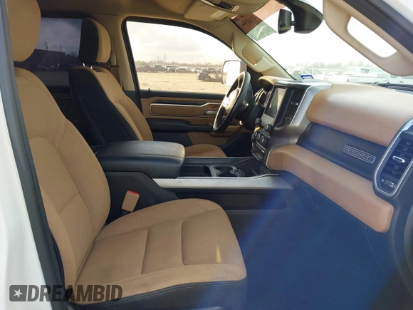 2019 Ram 1500 Big Horn z VIN 1C6RREFT6KN522317, wystawiony jako IAAI lot #41483697 z przebiegiem Nie podano mil oraz . Historia ofert i sprzedaży dostępna na DreamBid. Obrazek 5.
