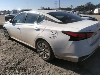 2020 Nissan Altima 2.5 S with VIN 1N4BL4BV6LC240694, listed as a IAAI auction lot 40997565 with 131,332 mi miles. Bid and sale history available at carsss.com. Image 3.