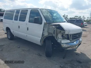 2006 Ford Econoline Passenger XL with VIN 1FBNE31L56HA16176, listed as a IAAI auction lot 41810908 with 300,850 mi miles. Bid and sale history available at carsss.com. Image 1.