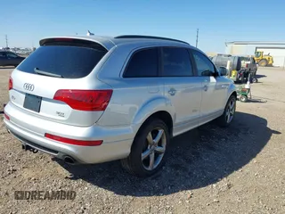 2015 Audi Q7 3.0T S line Prestige with VIN WA1DGAFE7FD010381, listed as a IAAI auction lot 40497702 with 167,046 mi miles. Bid and sale history available at carsss.com. Image 4.