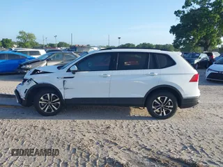 2022 Volkswagen Tiguan S z VIN 3VV1B7AX0NM126321, wystawiony jako IAAI lot #41939646 z przebiegiem 62 309 mil mil oraz . Historia ofert i sprzedaży dostępna na DreamBid. Obrazek 14.