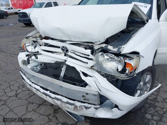 2006 Toyota Highlander w/3rd Row with VIN JTEEP21A560149531, listed as a IAAI auction lot 41812138 with 178,140 mi miles. Bid and sale history available at carsss.com. Image 6.