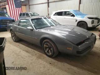 1990 Pontiac Firebird z VIN 1G2FS23T2LL200780, wystawiony jako Copart lot #50364665 z przebiegiem 101 108 mil mil oraz Czysty tytuł • Clean title. Historia ofert i sprzedaży dostępna na DreamBid. Obrazek 4.