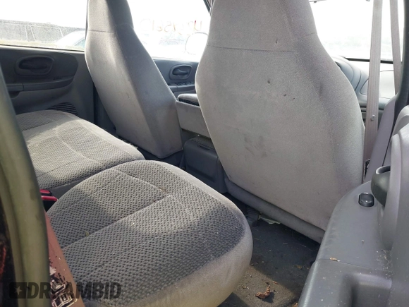 2001 Ford F-150 XLT with VIN 1FTRW08L61KD90032, listed as a IAAI auction lot 42385610 with 164,252 mi miles and . Bid and sale history available at DreamBid. Image 8.
