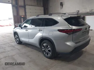 2022 Toyota Highlander XLE z VIN 5TDHZRBH3NS579974, wystawiony jako IAAI lot #41898015 z przebiegiem 46 005 mil mil oraz . Historia ofert i sprzedaży dostępna na DreamBid. Obrazek 3.