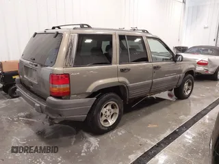 1997 Jeep Grand Cherokee Laredo with VIN 1J4GZ58S2VC746778, listed as a IAAI auction lot 41225925 with 196,679 mi miles. Bid and sale history available at carsss.com. Image 4.