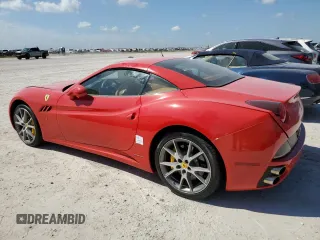 2014 Ferrari California z VIN ZFF65TJA2E0201735, wystawiony jako Copart lot #75178054 z przebiegiem Nie podano mil oraz Szkody całkowita. Historia ofert i sprzedaży dostępna na DreamBid. Obrazek 2.