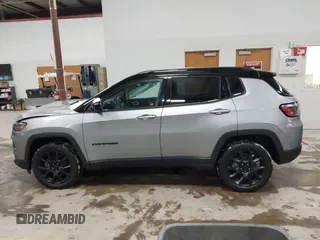 2022 Jeep Compass Latitude with VIN 3C4NJDBB3NT186152, listed as a IAAI auction lot 41402923 with 30,443 mi miles and . Bid and sale history available at DreamBid. Image 14.