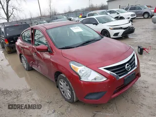 2017 Nissan Versa S Plus z VIN 3N1CN7AP7HL812111, wystawiony jako IAAI lot #41586028 z przebiegiem 118 913 mil mil oraz . Historia ofert i sprzedaży dostępna na DreamBid. Obrazek 1.