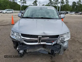 2019 Dodge Journey SE with VIN 3C4PDCBB8KT779253, listed as a Copart auction lot 51685575 with 41,229 mi miles and Salvage Title. Bid and sale history available at DreamBid. Image 5.