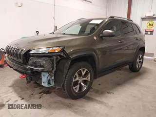 2015 Jeep Cherokee Trailhawk with VIN 1C4PJMBSXFW563144, listed as a IAAI auction lot 40667962 with 121,536 mi miles. Bid and sale history available at carsss.com. Image 18.