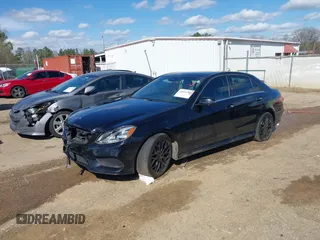2016 Mercedes-Benz E 350 Sport z VIN WDDHF5KB7GB254354, wystawiony jako IAAI lot #41834780 z przebiegiem 139 961 mil mil oraz . Historia ofert i sprzedaży dostępna na DreamBid. Obrazek 19.