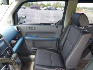 2003 Honda Element DX z VIN 5J6YH28273L001740, wystawiony jako IAAI lot #42084177 z przebiegiem 212 509 mil mil oraz . Historia ofert i sprzedaży dostępna na DreamBid. Obrazek 5.