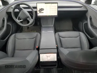2024 Tesla Model 3 z VIN 5YJ3E1EA2RF772519, wystawiony jako Copart lot #54485255 z przebiegiem 11 110 mil mil oraz Szkody całkowita. Historia ofert i sprzedaży dostępna na DreamBid. Obrazek 8.