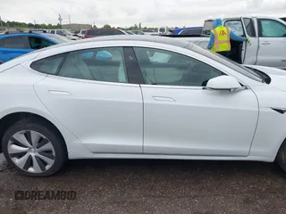 2021 Tesla Model S Long Range Plus with VIN 5YJSA1E21MF425482, listed as a IAAI auction lot 41886030 with Not provided miles and . Bid and sale history available at DreamBid. Image 12.