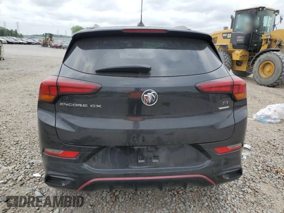 2020 Buick Encore GX Select z VIN KL4MMDSL6LB096756, wystawiony jako Copart lot #53494315 z przebiegiem 109 932 mil mil oraz Szkoda całkowita • Salvage title. Historia ofert i sprzedaży dostępna na DreamBid. Obrazek 6.