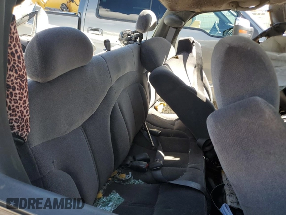 2002 GMC Sierra 1500 SLE z VIN 2GTEK19T821190950, wystawiony jako Copart lot #49686615 z przebiegiem Nie podano mil oraz Czysty tytuł • Clean title. Historia ofert i sprzedaży dostępna na DreamBid. Obrazek 10.
