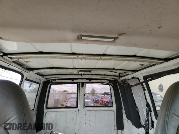 1998 Chevrolet Astro Cargo z VIN 1GCDM19W6WB178818, wystawiony jako Copart lot #71222034 z przebiegiem 95 128 mil mil oraz Szkoda całkowita • Salvage title. Historia ofert i sprzedaży dostępna na DreamBid. Obrazek 10.