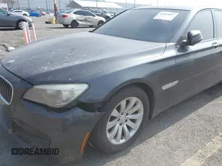 2013 BMW 7 Series 750i z VIN WBAYA8C57DC996601, wystawiony jako IAAI lot #42497017 z przebiegiem 137 222 mil mil oraz . Historia ofert i sprzedaży dostępna na DreamBid. Obrazek 14.
